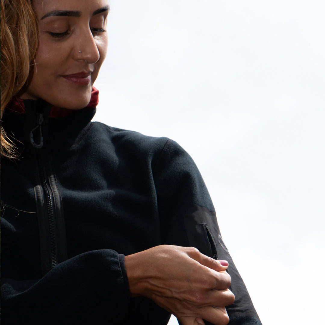 JAQUETA FLEECE TEDDY FEMININO PRETA/ VERMELHA