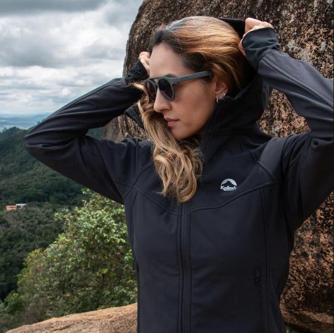 JAQUETA SOFTSHELL COM CAPUZ ASPEN FEMININA PRETA